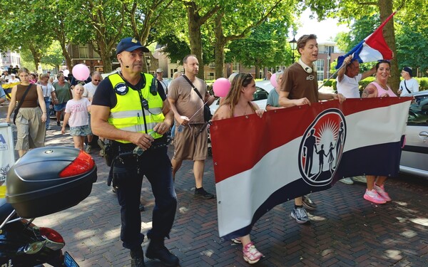 Vrouwen- en tegendemonstratie ordelijk verlopen