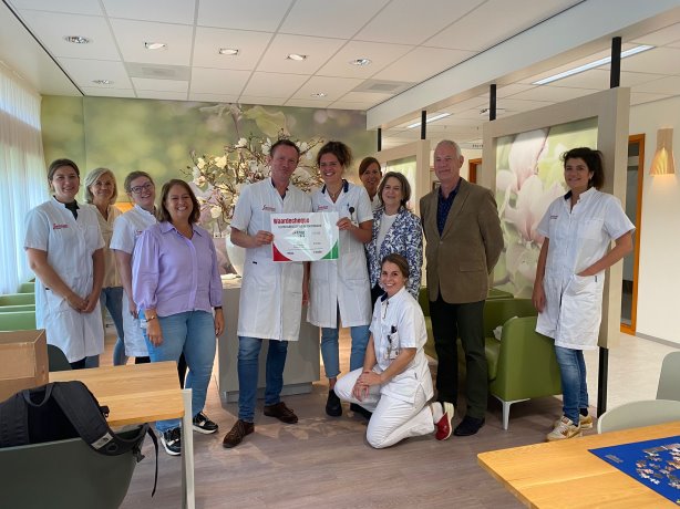 Franciscus Foundation en Nationaal Fonds Tegen Kanker doneren