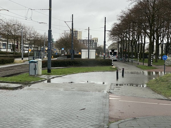 Er wordt aan gewerkt om deze plas water weg te werken