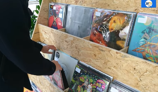 Platenzaak 'Nooit Gewoon' verkoopt nieuw vinyl