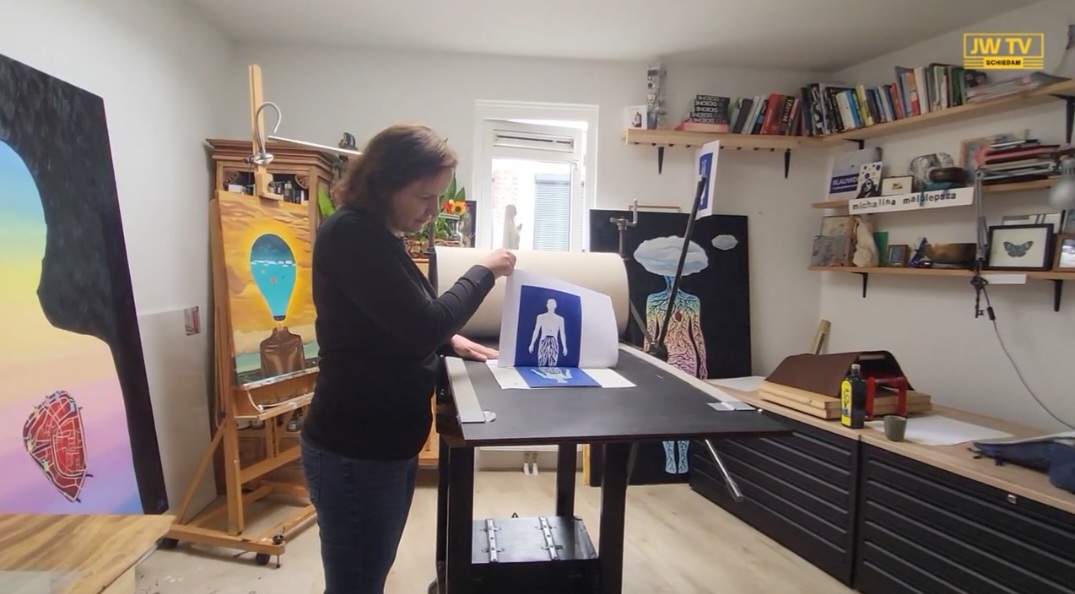 Kunstenares Michalina Malolepsza ontwerpt etiket Vriendenfles