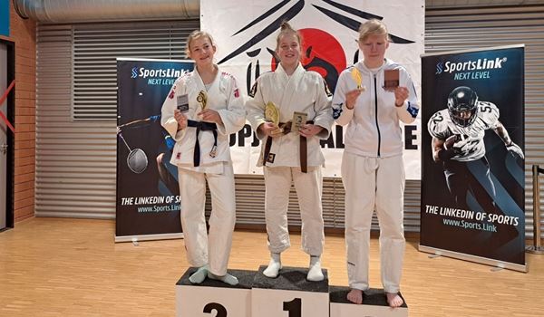 Judoka's uit Schiedam behalen 20 trofeeën in Almere