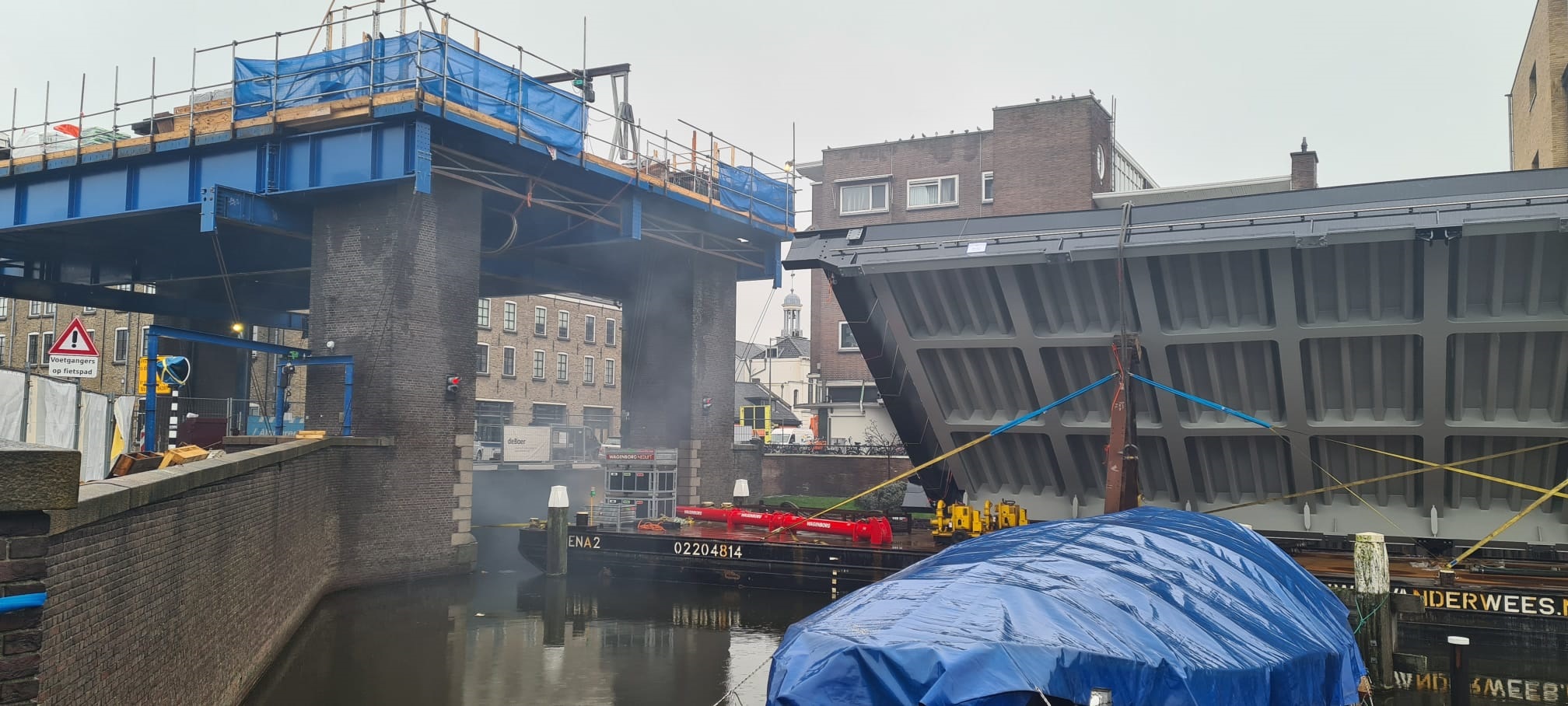 Brugdek ligt geduldig te wachten tot vanavond 'wisselwerk' begint
