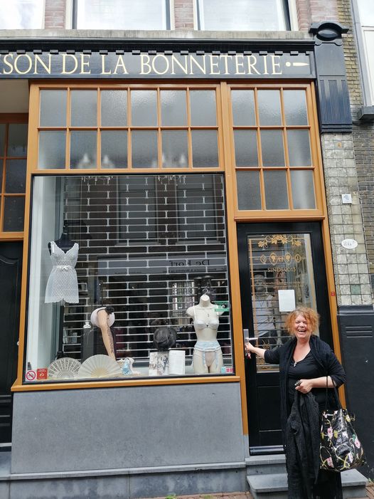 Winkel met babykleding in voormalige 'Maison de La Bonneterie'