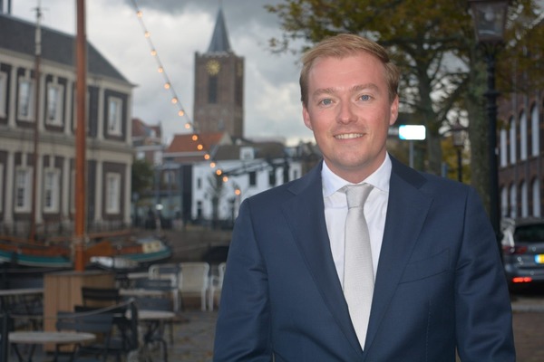 Youri Volkman (VVD) beëdigd als wethouder Schiedam