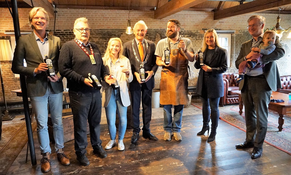 Branderswijn 2022 met smaak van drop, salmiak, laurier