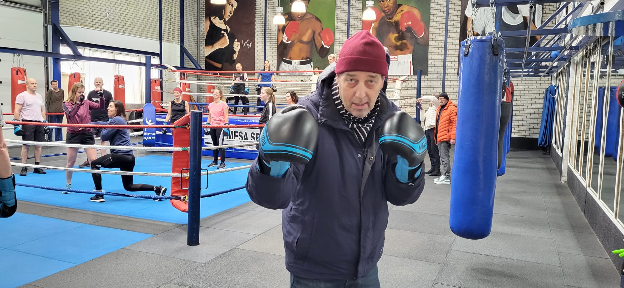 JW neemt de handschoen op