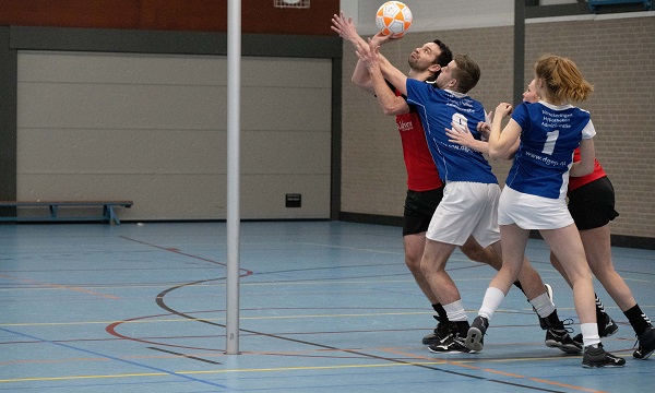 Nexus werkt achterstand weg en wint in bloedstollende eindfase