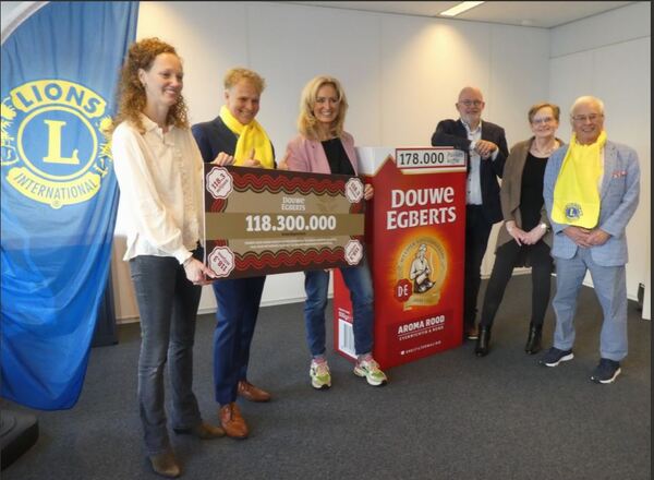 Voedselbank en LCS te Riviere met de DE koffie-actie