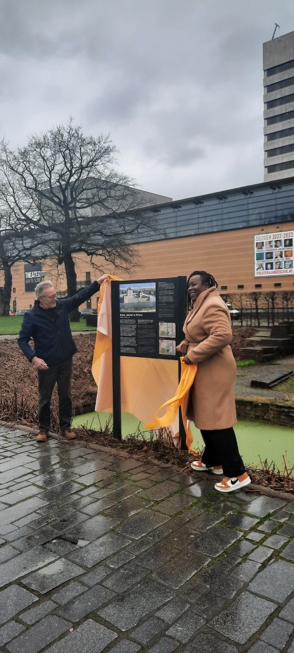 Wethouder Biekman onthult 1 van de 20 toeristische informatieborden
