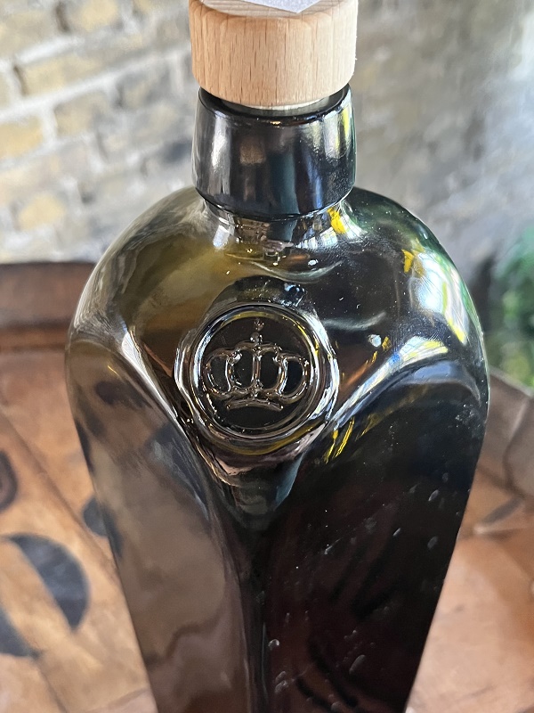 Wegens flessentekort: Jenevermuseum doet oproep gebruikte kelderflessen in te leveren