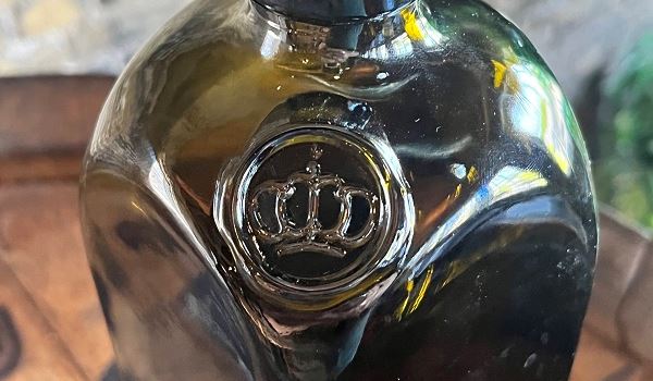 Wegens flessentekort: Jenevermuseum doet oproep gebruikte kelderflessen in te leveren