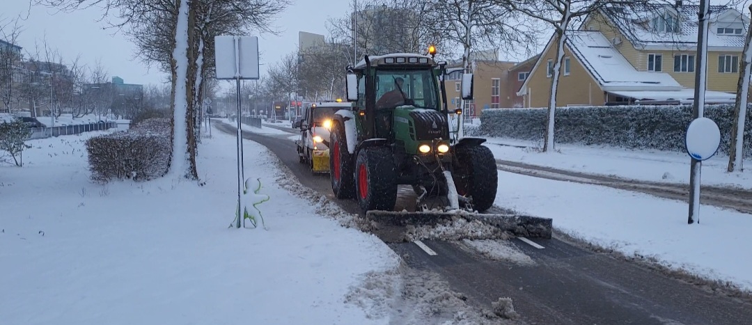 JW op pad met Irado om sneeuw te ruimen