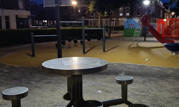 Schiedam heeft damtafel en krijgt ook schaak/damtafels