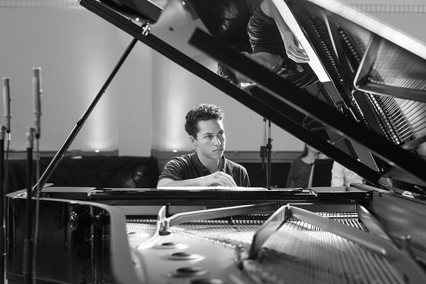 Pianist Nikola Meeuwsen speelt meesterwerken in Westvest90-kerk