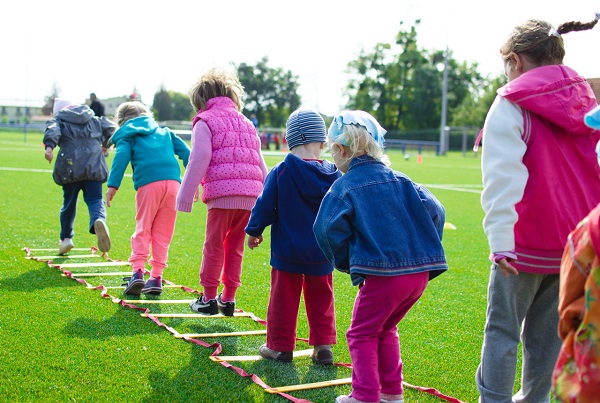 Fonds geeft extra donaties voor jeugdactiviteiten in zomervakantie  
