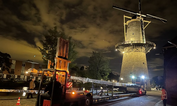 Nieuwe roeden voor molens De Vrijheid en De Palmboom