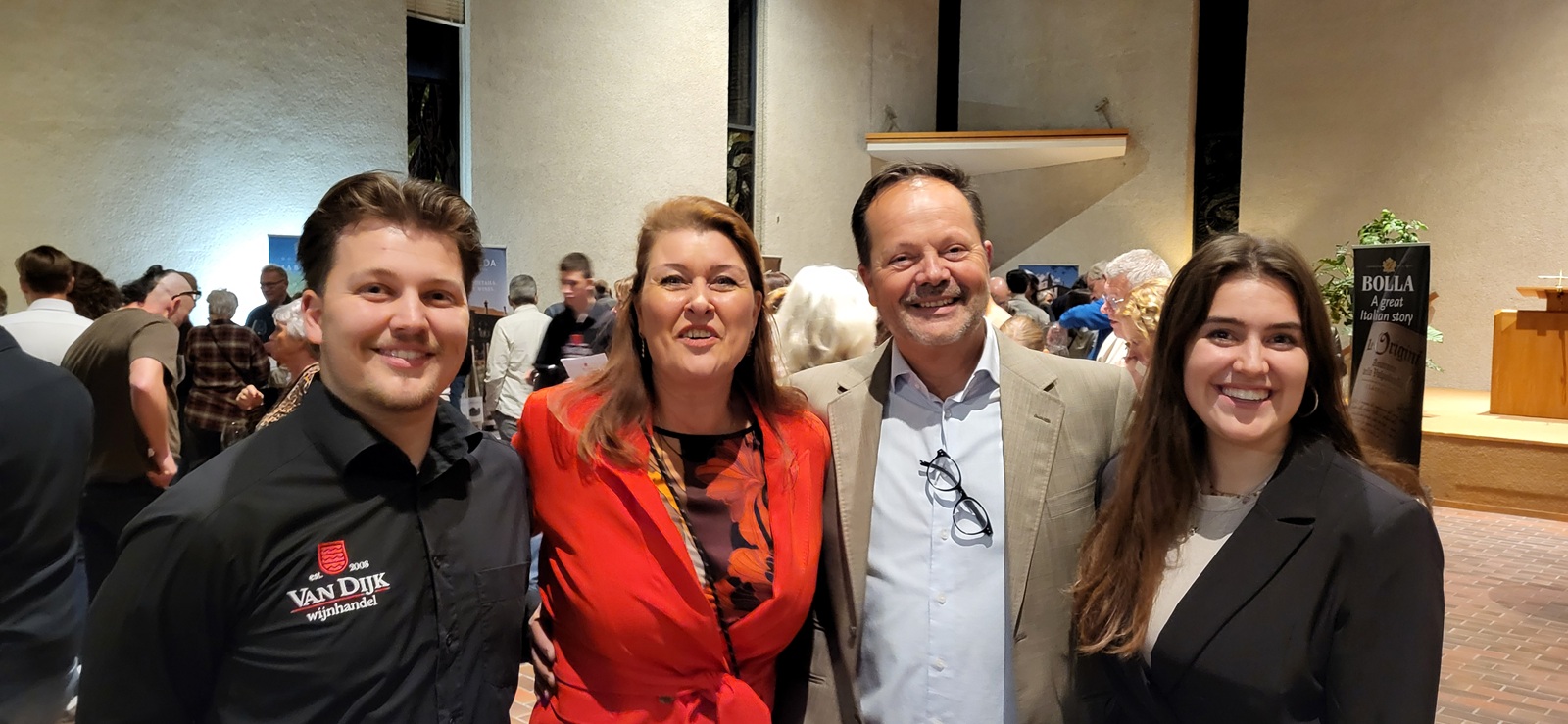 Wijnhandel Van Dijk viert jubileum met proeverij