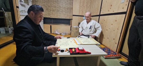 Schiedamse karateleraar Marcel Smit behaalt 8e dan in Japan