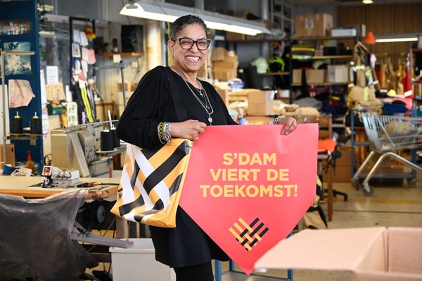 Schiedam viert de toekomst met gewonnen circulaire tassen ...