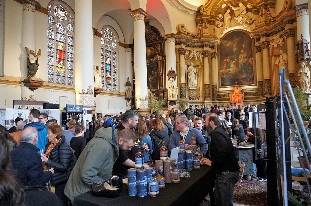 Er werd tot 's avonds laat druk geproefd op het Jeneverfestival