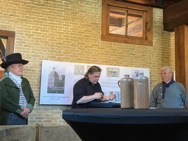 Tentoonstelling Zakkendragershuis geopend door Laurens Priester