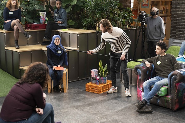 Jongeren gaan in gesprek met politici over actuele onderwerpen