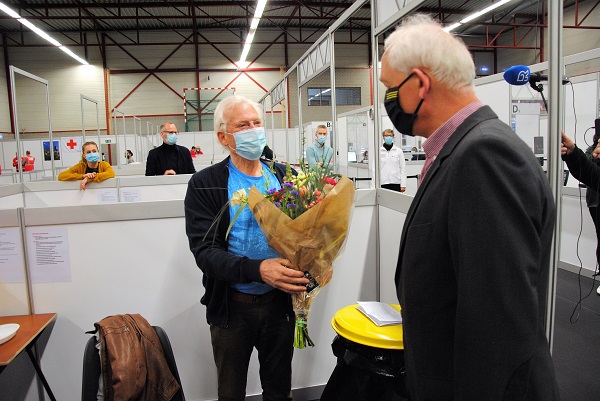 Vorig jaar had Henk corona, vandaag liet hij zich inenten