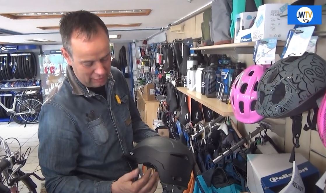 Een mogelijke helmplicht voor 60-plussers op e-bikes