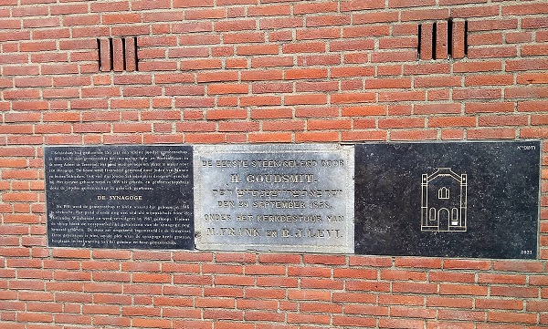 Onthulling gevelsteen voormalig synagoge