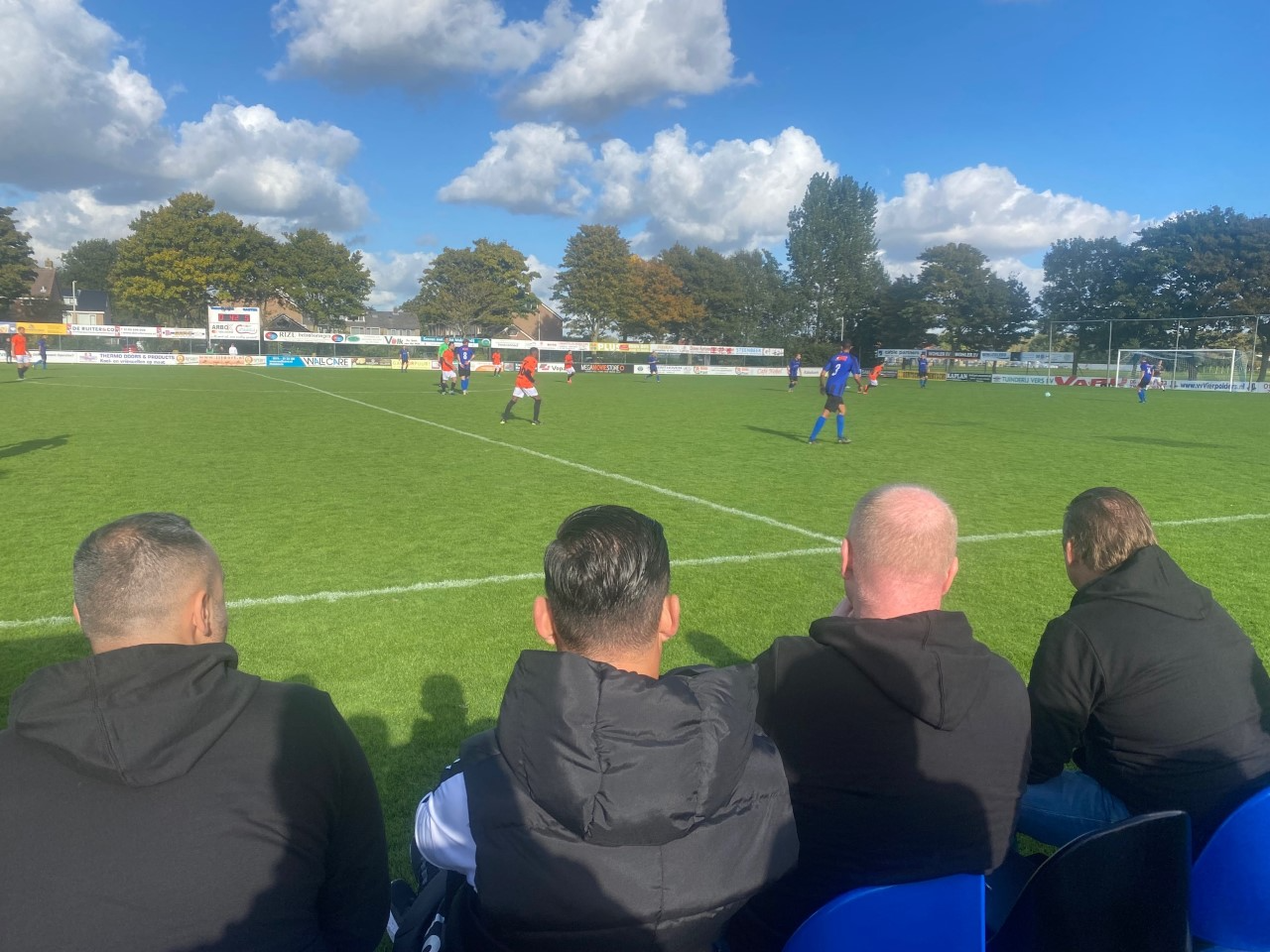 HBSS géén moeite met matig grasveld én tegenstander Vierpolders: 0-5
