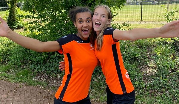 Twee meiden DWS in Oranjeselectie beachhandbal