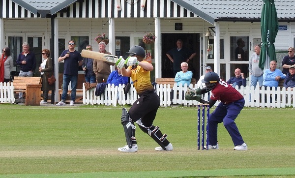 Excelsior'20 Cricket wint opnieuw met overmacht
