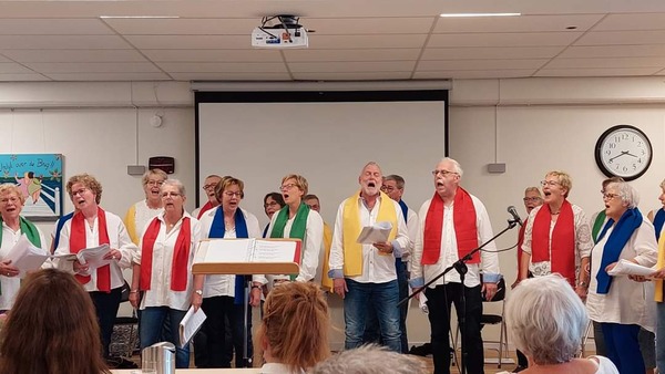 Koor Stand Together houdt open repetitie
