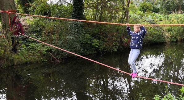 Kinderen worden uitgedaagd bij gratis outdoorevenement
