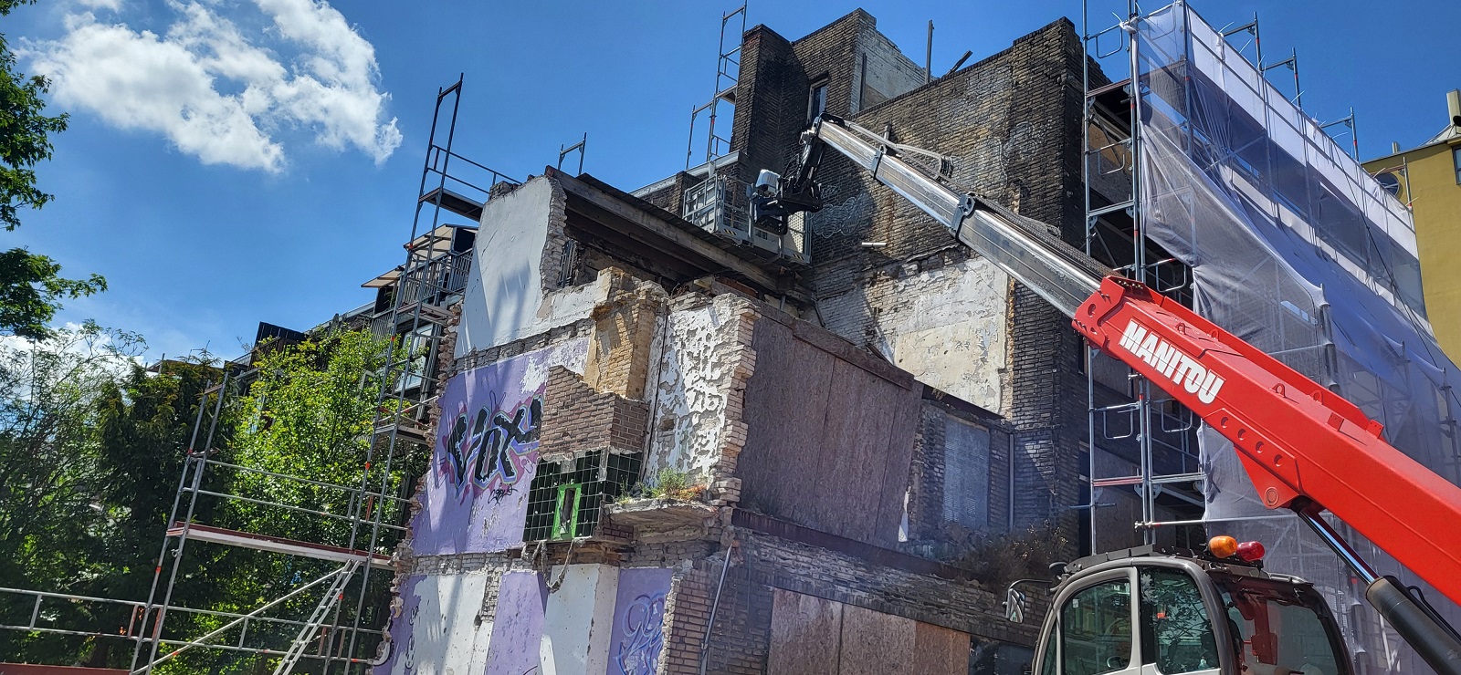 Eerste beelden sloop voormalige pand slagerij