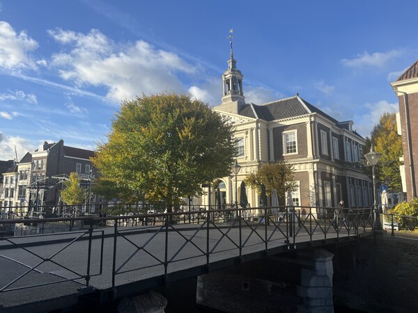 Kleuren, kijken en kletsen in de bibliotheek