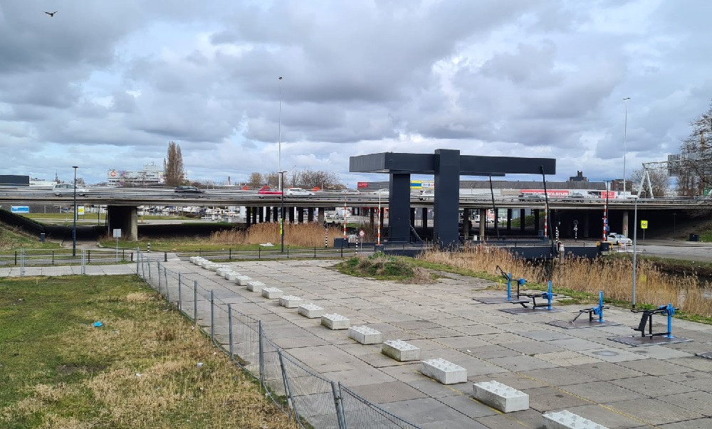 Hier wordt een 65 meter hoog hotel gebouwd