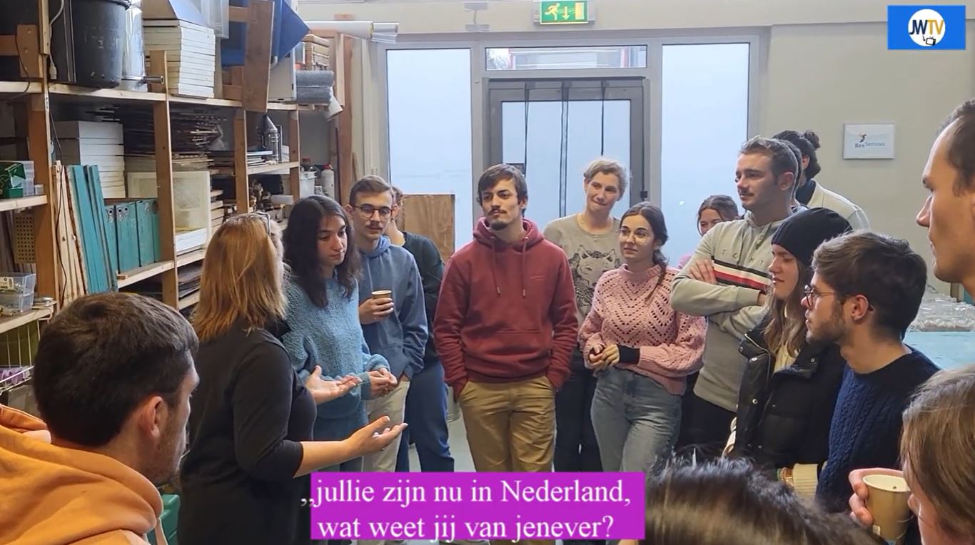 Franse studenten verdiepen zich in jenever in Schiedam