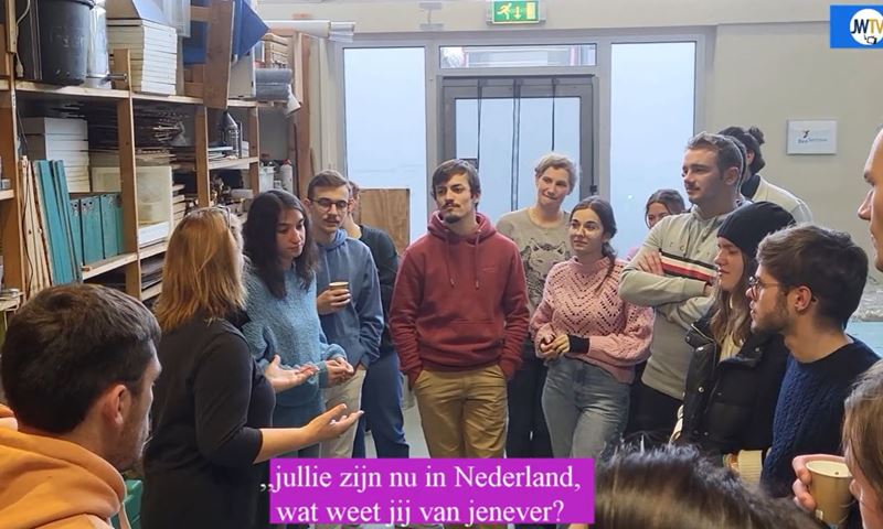 Franse studenten verdiepen zich in jenever in Schiedam