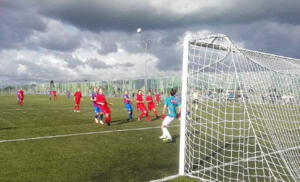 Drie van de zes voetbalclubs trappen af met winst