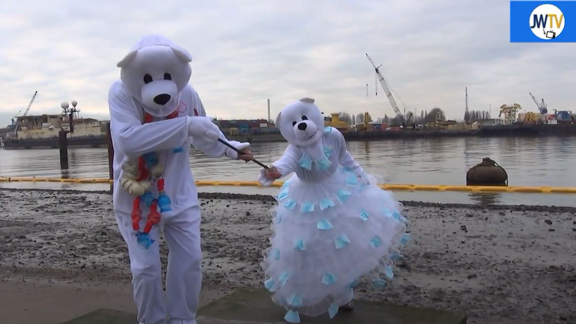 'Wat een bende door die mondkappen ellende'