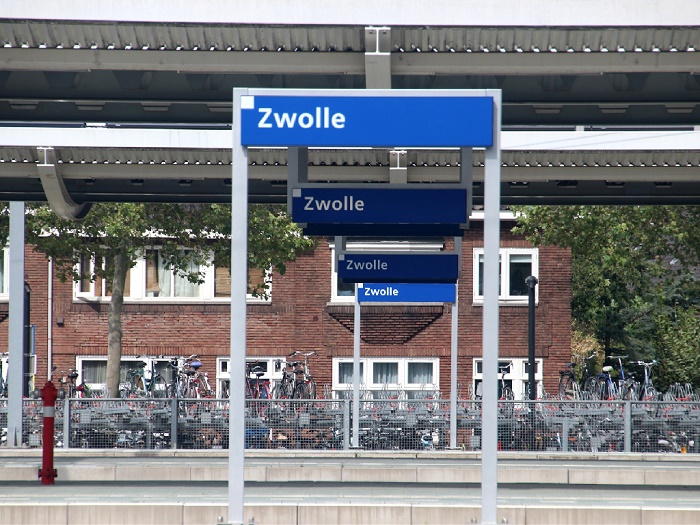 Schiedamse man (19) op station Zwolle opgepakt wegens mishandeling NS-personeel