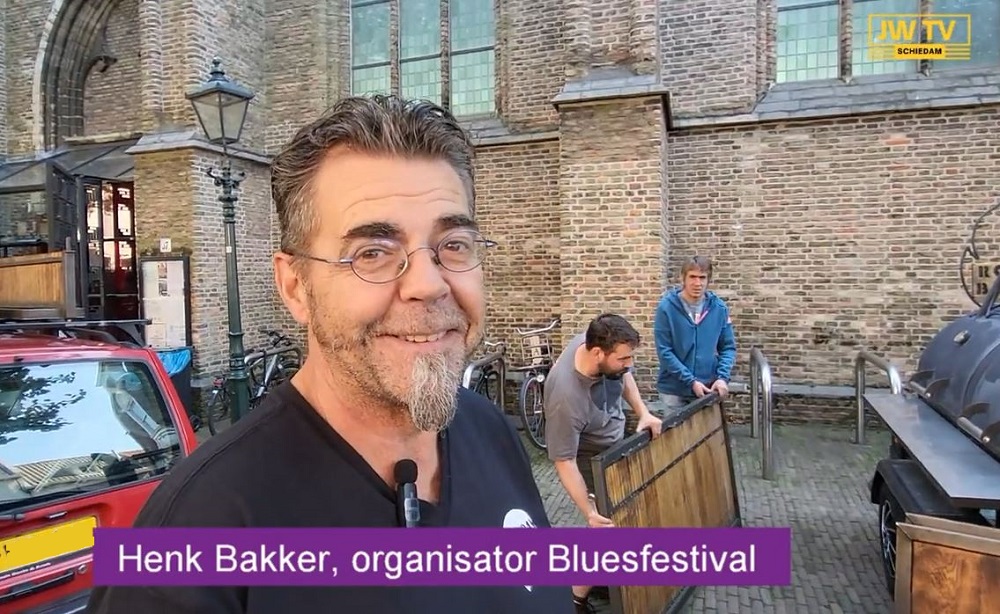 JW nam een preview bij opbouw bluesfestival Schiedam