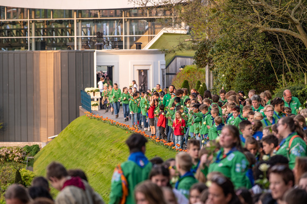 750 Welpen bij Nationale Kinderherdenking in Madurodam