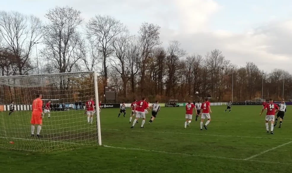 Koploper Excelsior wint opnieuw, koploper Hermes laat punten liggen