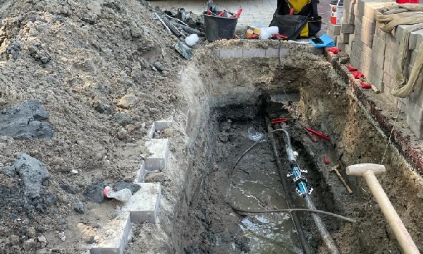 Parkweg in Beatrixpark vandaag toch weer opgebroken