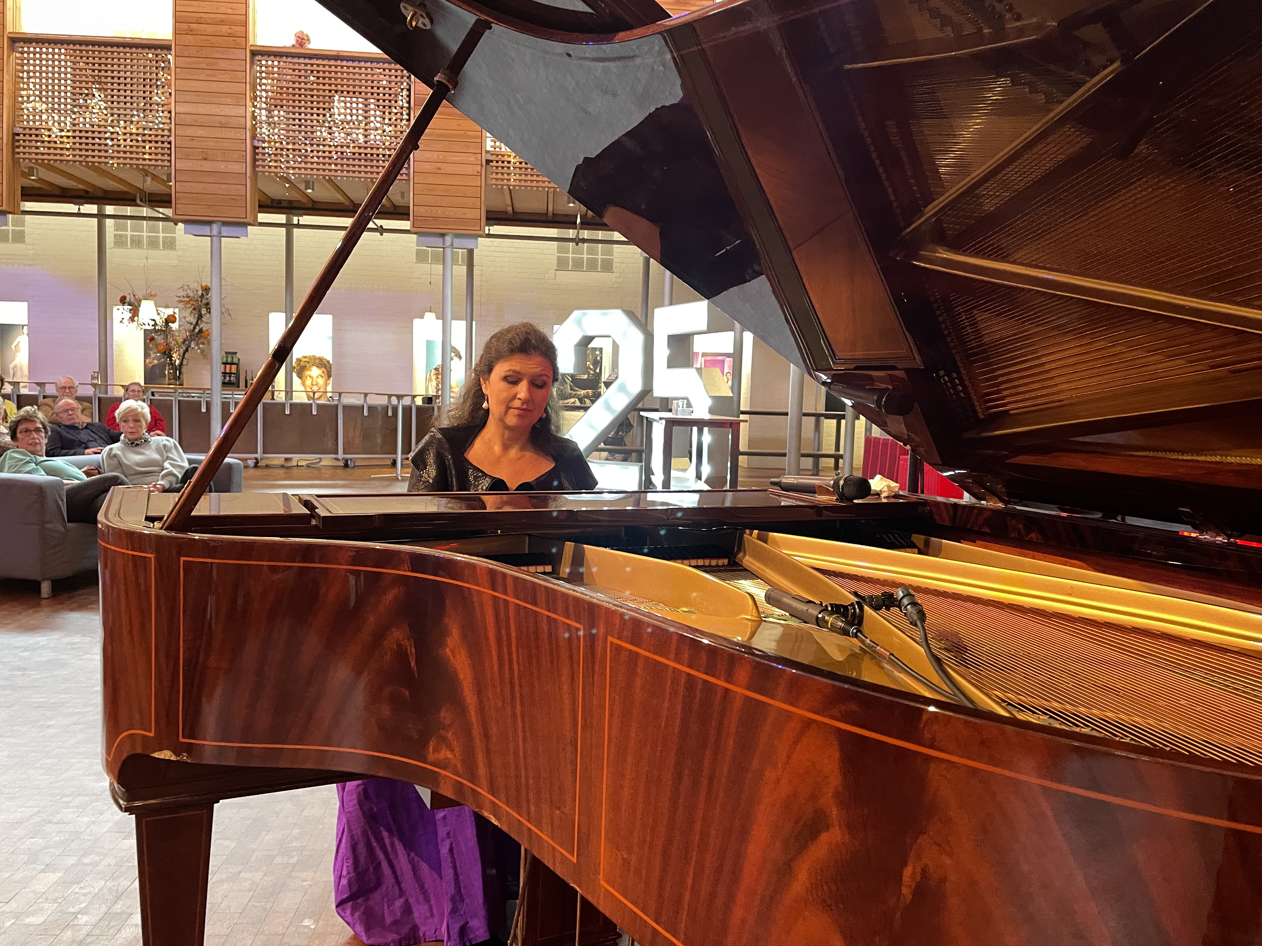 Anna Fridman speelt werken van Chopin in Theater aan de Schie