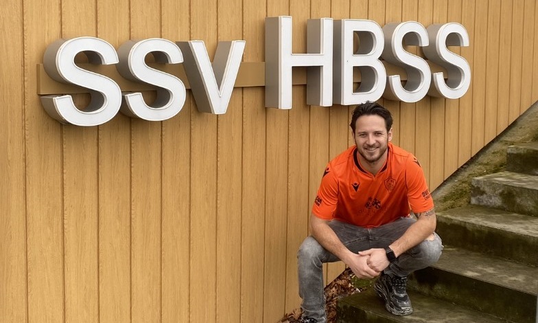 Jordao Pattinama en Zakaria Amrani in het shirt van HBSS