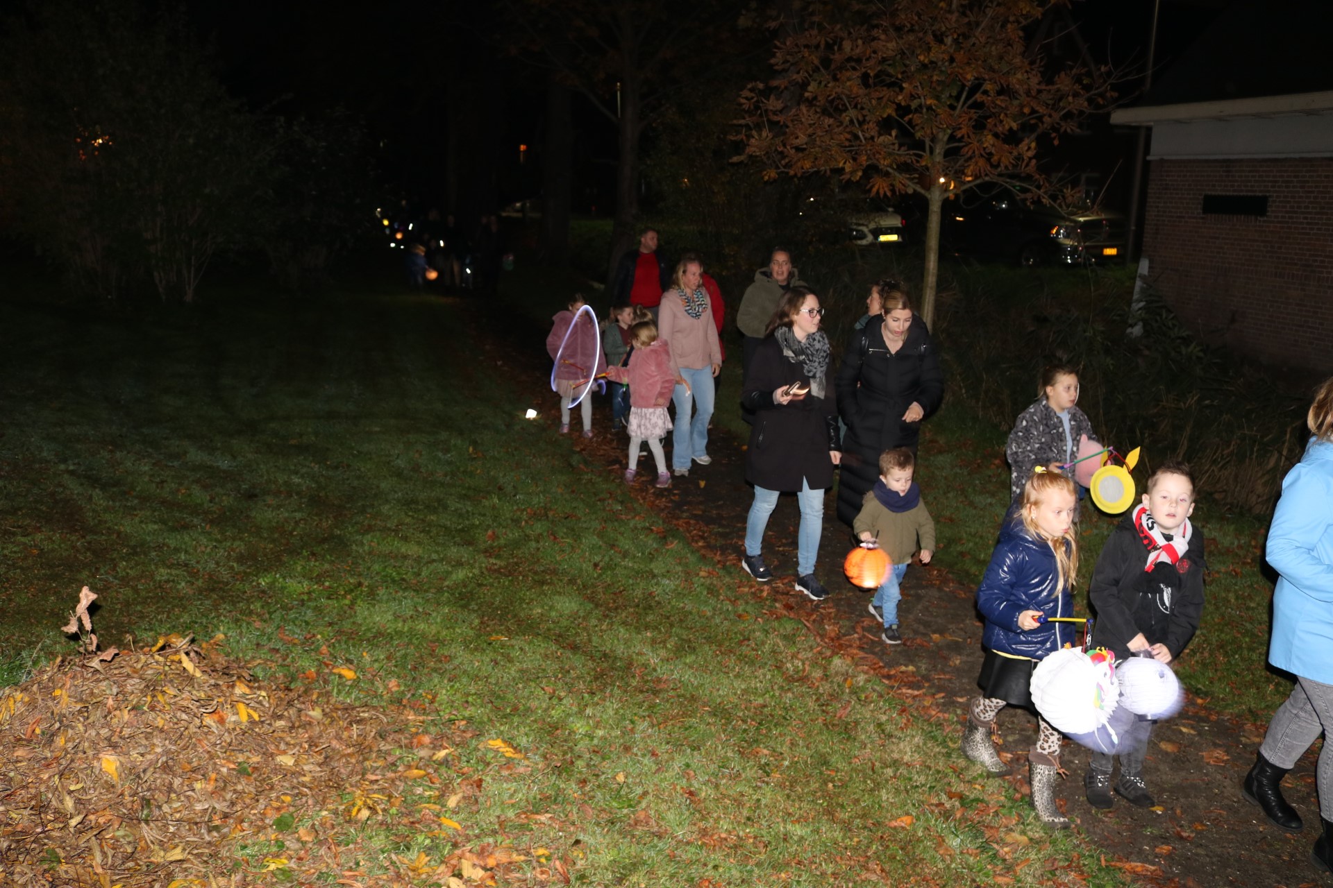 Sint Maartens lampionoptocht  rond Jacobuskerk